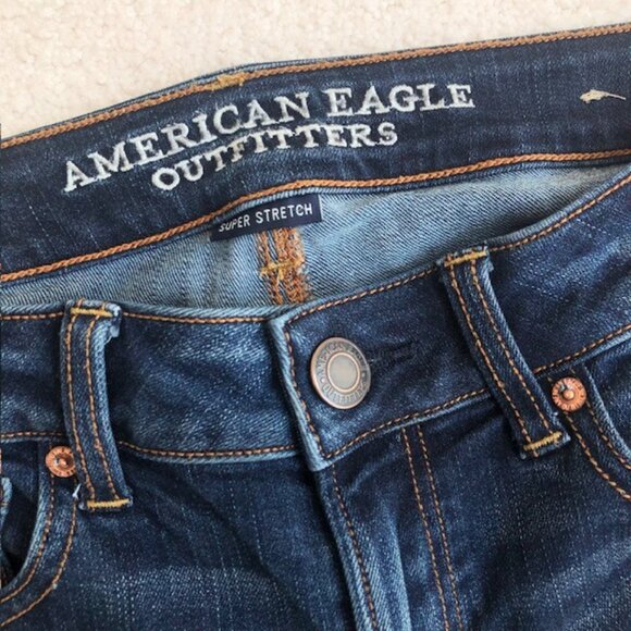 American Eagle Super Stretch Skinny Bermuda Cut-Off Jean / Denim Shorts, Size 4 - Picture 4 of 7